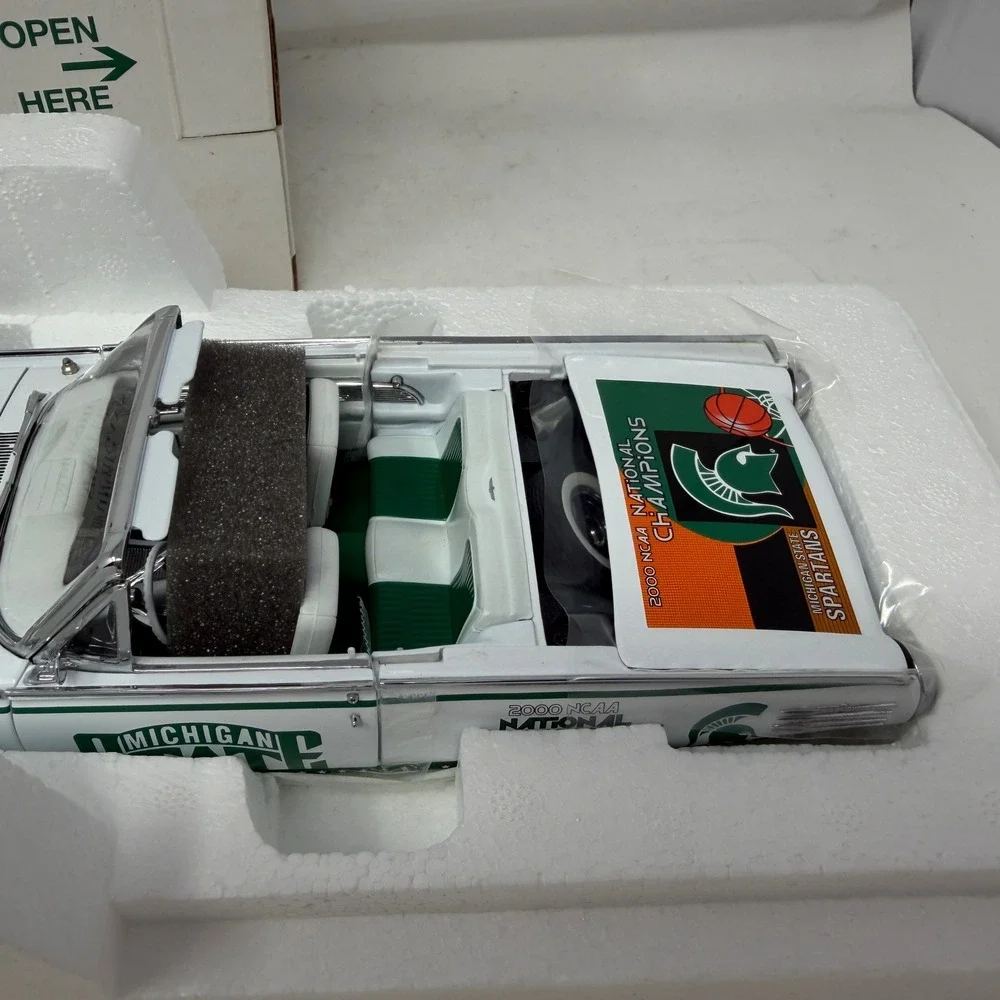 Danbury Mint Michigan State Spartans Die-Cast Car Ford Thunderbird 1:24